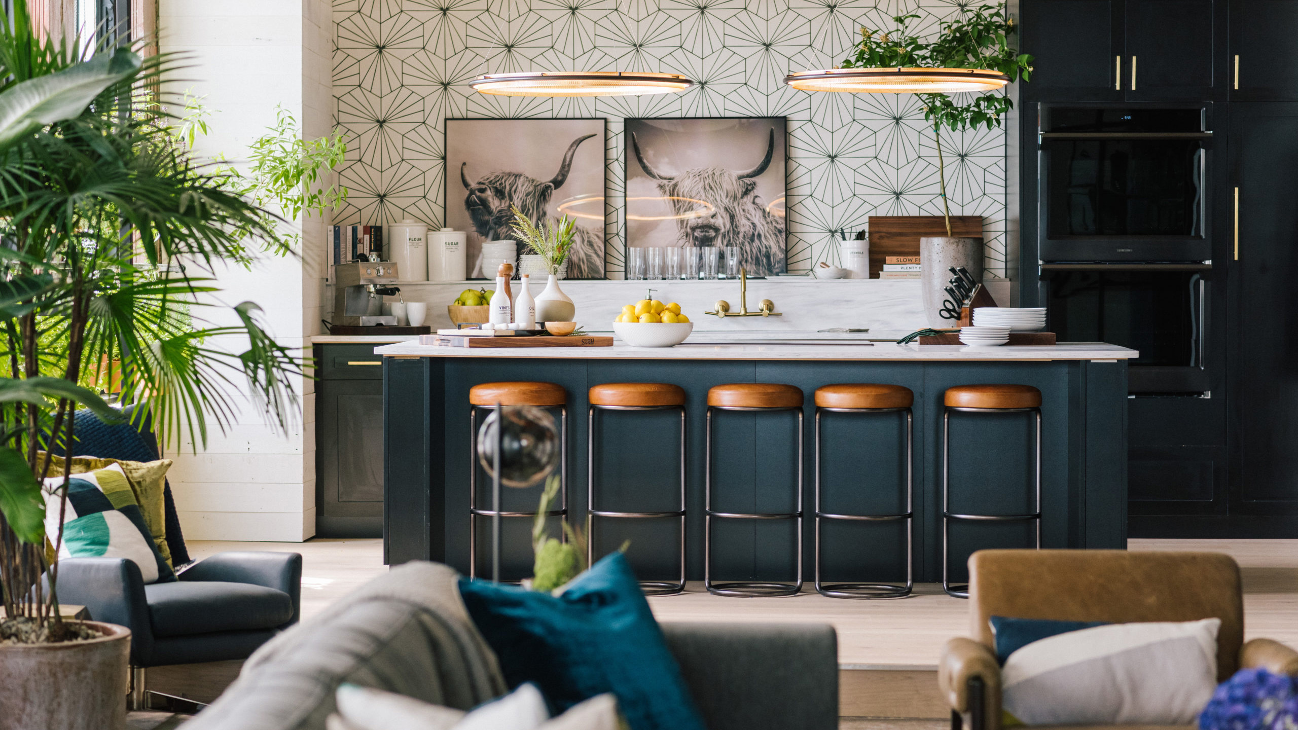 Elegant Kitchen and Bar